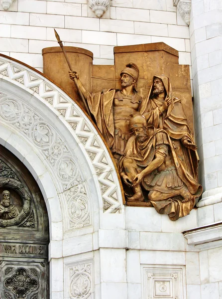 Скульптура на стене Храма Христа Спасителя в Москве — стоковое фото