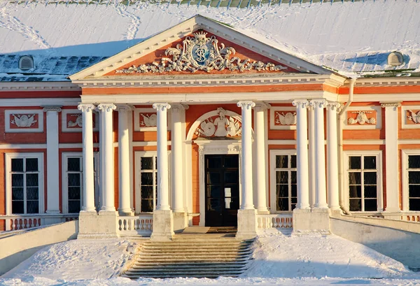 Kuskovo 房地产。公爵宫和宫教会与视图 — 图库照片