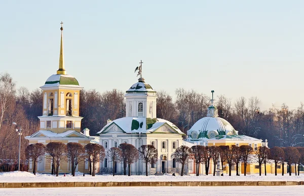Kuskovo landgoed. algemeen beeld van de grote vijver — Stockfoto