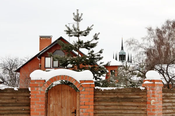 House behind the fence — Stock Photo, Image