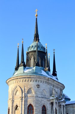 Rus Gotik tarzında (sözde Gotik kilise üst)