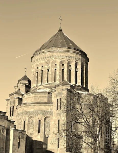 Iglesia ortodoxa en la luz — Stockfoto