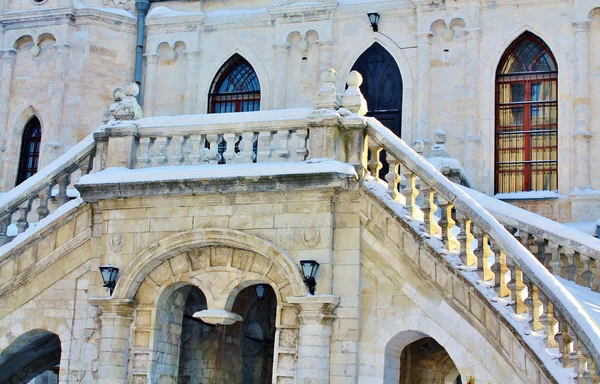 Сходи церкви збудували в російському стилі готичний — стокове фото