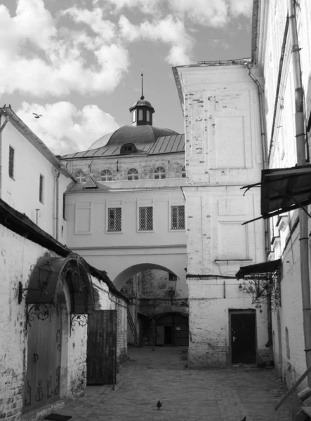 三位一体 sergius 修道院的古代建筑 — 图库照片