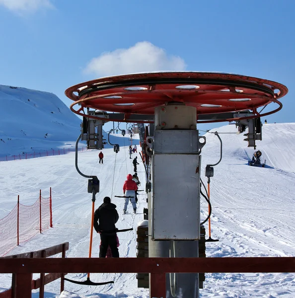 Urządzenie dla podnoszenia narciarzy — Zdjęcie stockowe