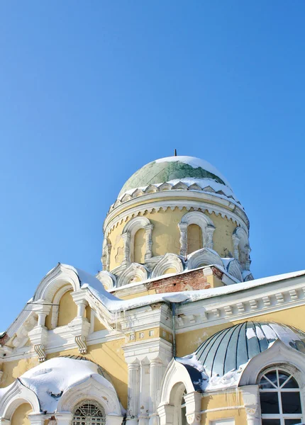 Orthodoxe kerk in de winter — Stockfoto