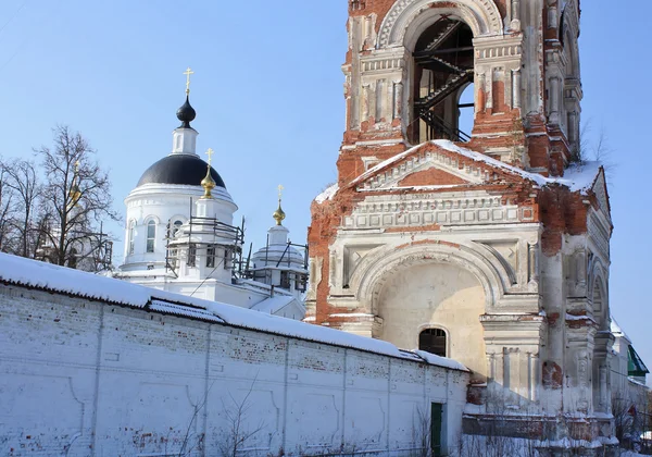 Klockstapeln i klostret st. nicholas berlyukovsky — Stockfoto