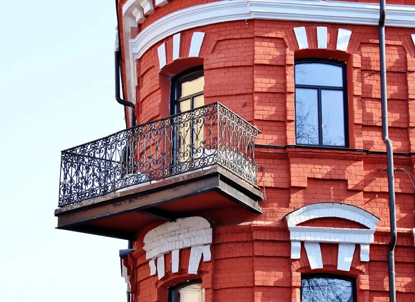 Железный балкон — стоковое фото