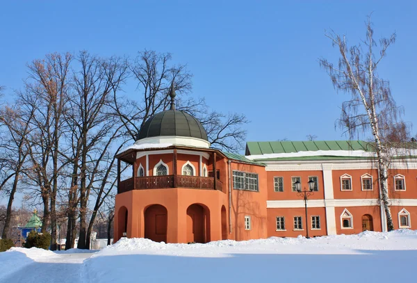 Toren gazebo van het klooster van nicholas ugreshsky — Stockfoto