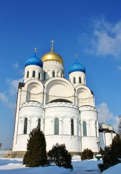 Kathedraal van de verheerlijking van het klooster van nicholas ugreshsky — Stockfoto