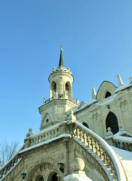Kyrkan byggdes ryska gotisk stil — Stockfoto