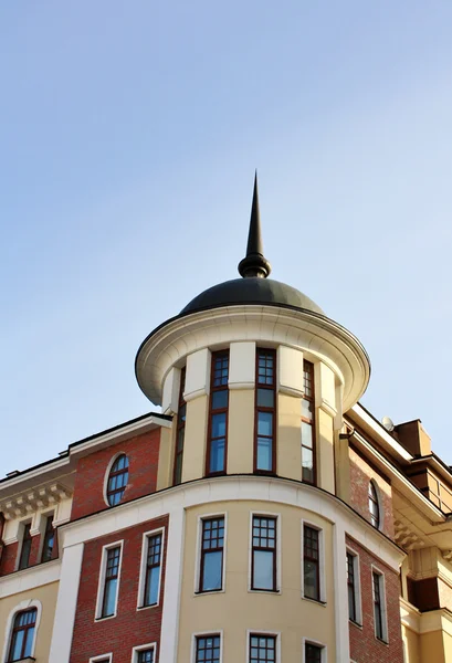 ドームと茶色の建物hnědá budova s kupolí — Stock fotografie
