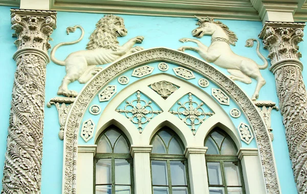 Fasaden på den historiska byggnaden — Stockfoto