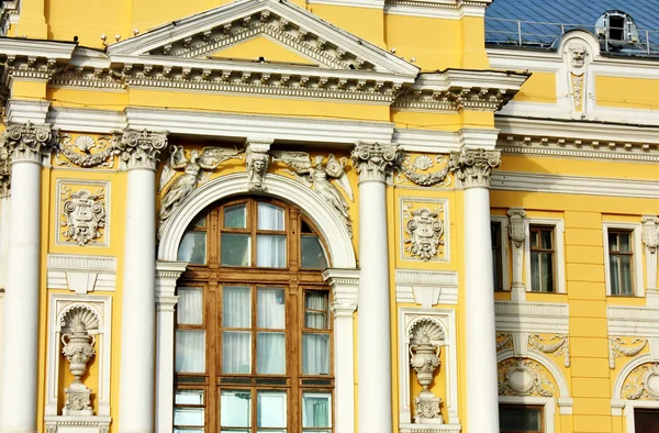Facade of the historic building — Stock Photo, Image