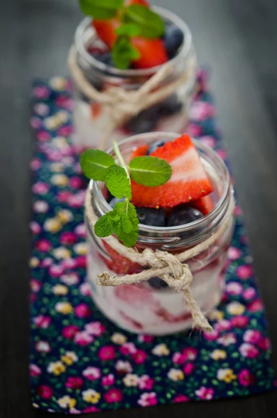 Yogourt and berries — Stock Photo, Image
