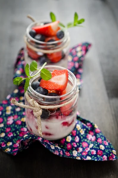 Yogourt and berries — Stock Photo, Image