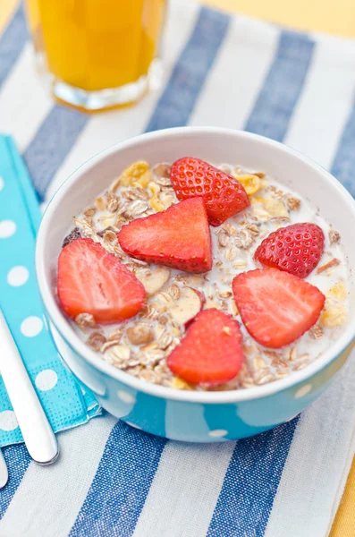 Strawberries with yogurt — Stock Photo, Image