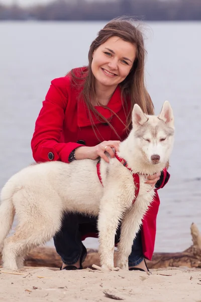 Meisje met haar hond — Stockfoto