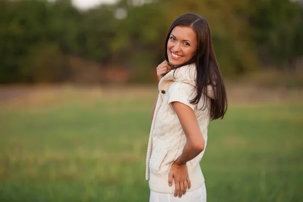 Mulher no campo — Fotografia de Stock