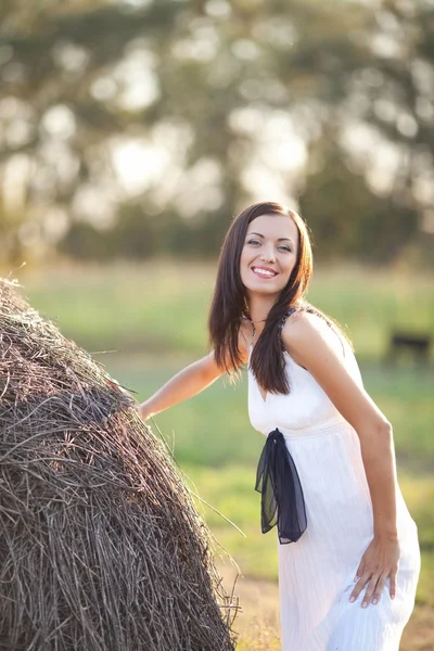 Kvinna på landsbygden — Stockfoto