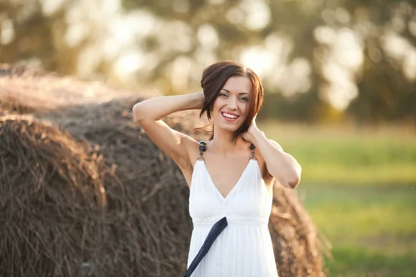 Woman in countryside — Stock Photo, Image