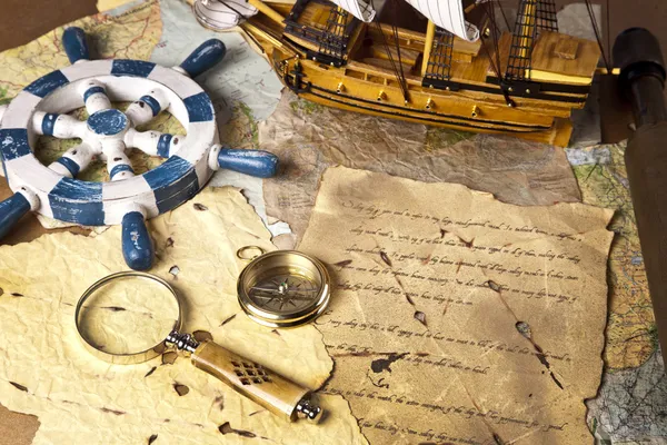 Staré navigační zařízení, kompas a jiné nástroje — Stock fotografie