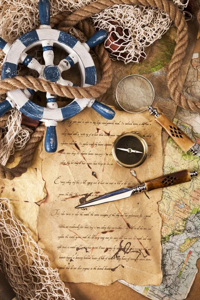 Appareils de navigation anciens, compas et autres instruments — Photo