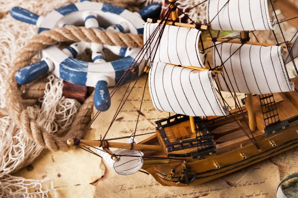 Equipo de navegación antiguo, brújula y otros instrumentos — Foto de Stock
