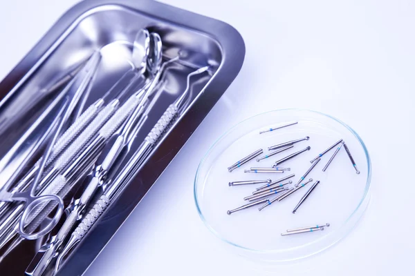 Стоматологическое оборудование, уход за зубами и контроль — стоковое фото