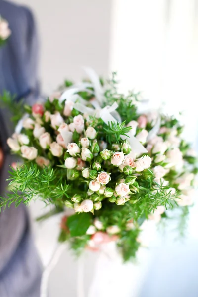 Vacker bröllopsbukett rosor — Stockfoto