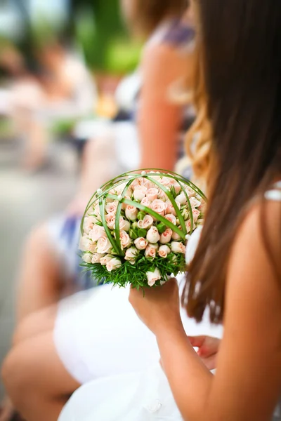 Beautiful wedding bouquet of roses — Stock Photo, Image