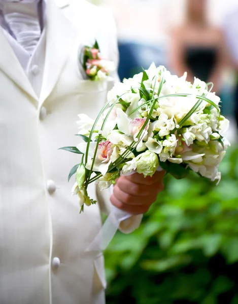 Bellissimo bouquet da sposa di rose — Foto Stock