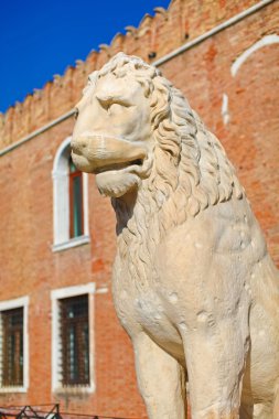 büyük aslan Venedik arsenal yakın
