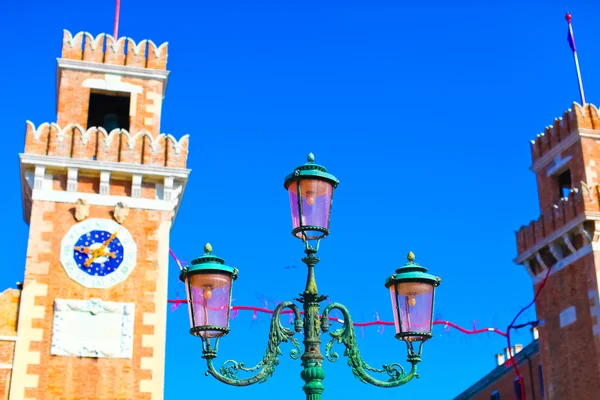 Lanterna e torre de Arsenal veneziano — Fotografia de Stock