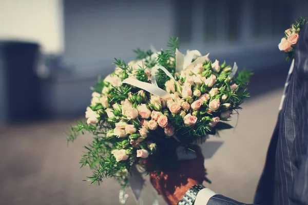 Piękny bukiet ślubny róż — Zdjęcie stockowe