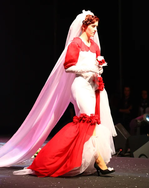 Fiesta expo 2011 - vitrines van extravagante bruiden — Stockfoto