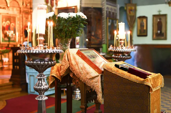 Orthodox wedding ceremony in church — Stock Photo, Image