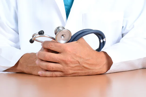 Ręce lekarz stetoskop — Zdjęcie stockowe
