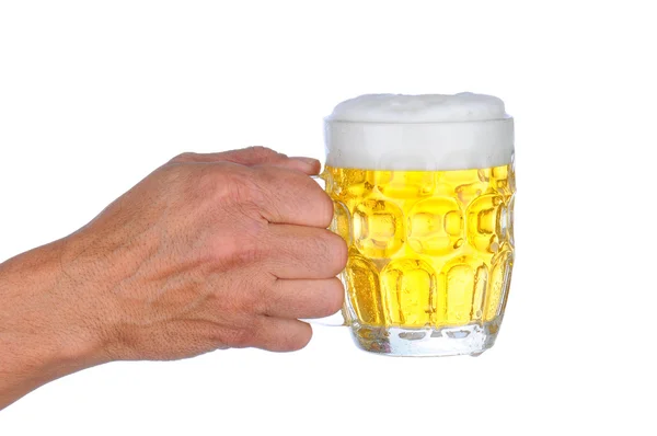 Человек, держащий кружку пива — стоковое фото