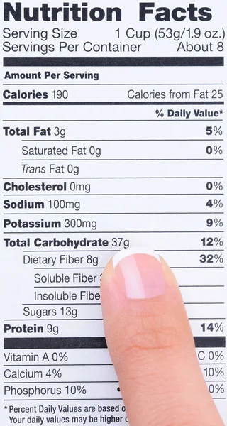 Dedo en la etiqueta de nutrición — Foto de Stock