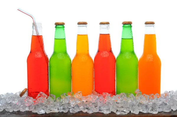 Reihe von Limonadenflaschen — Stockfoto