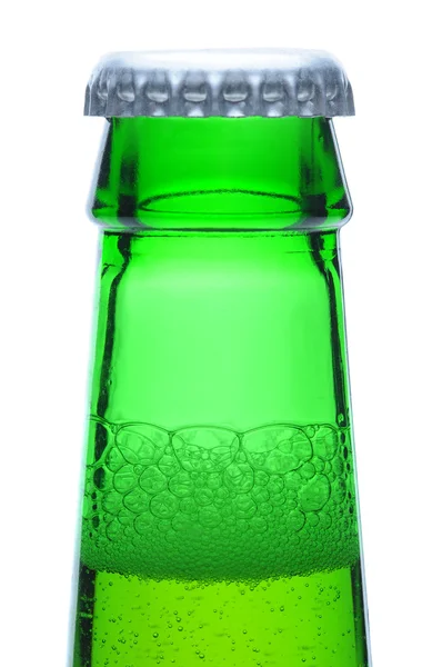 Yeşil bira şişe boyun makro çekim — Stok fotoğraf