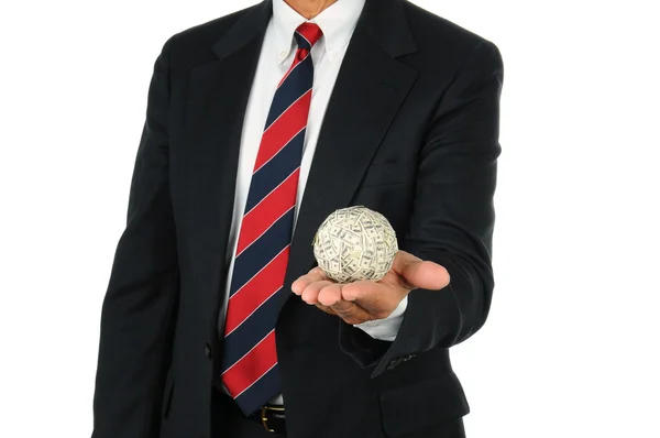 Biznesmen posiadający piłkę pieniądze — Zdjęcie stockowe