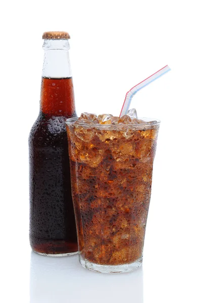 Vaso de Cola con Paja para Beber y Botella —  Fotos de Stock