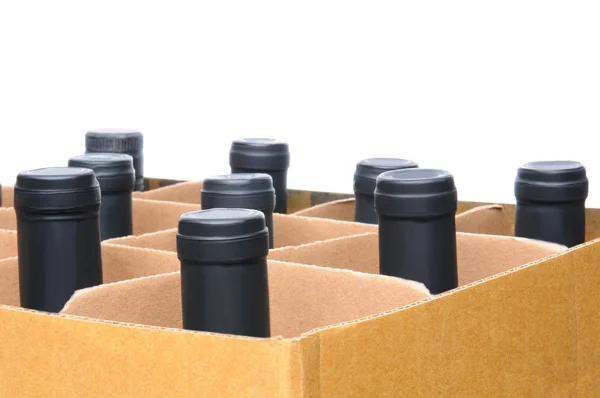 Botellas de vino de primer plano en caja —  Fotos de Stock