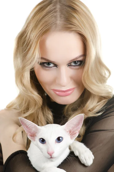 Mulher com gato shorthair oriental — Fotografia de Stock