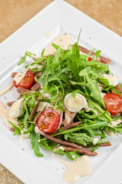 Sığır dili lezzetli salata — Stok fotoğraf