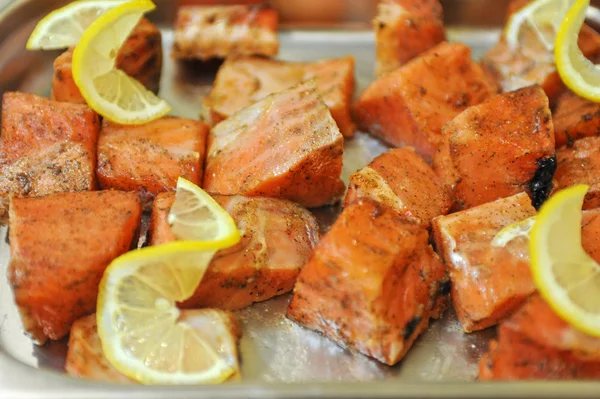 Shashlik di salmone marinato — Foto Stock