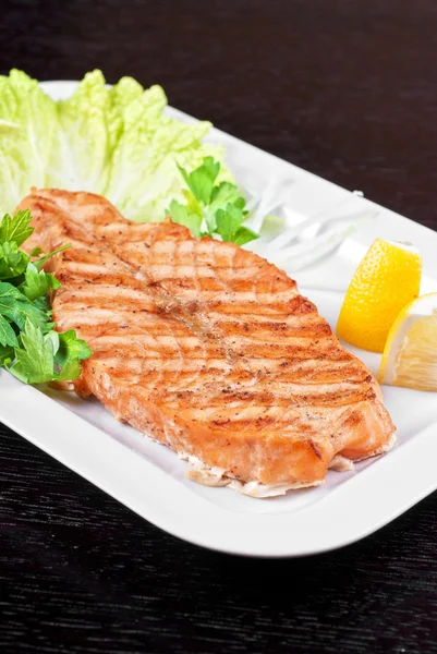 Steak de saumon grillé — Photo