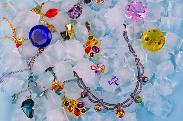 Juwelen op ijs — Stockfoto